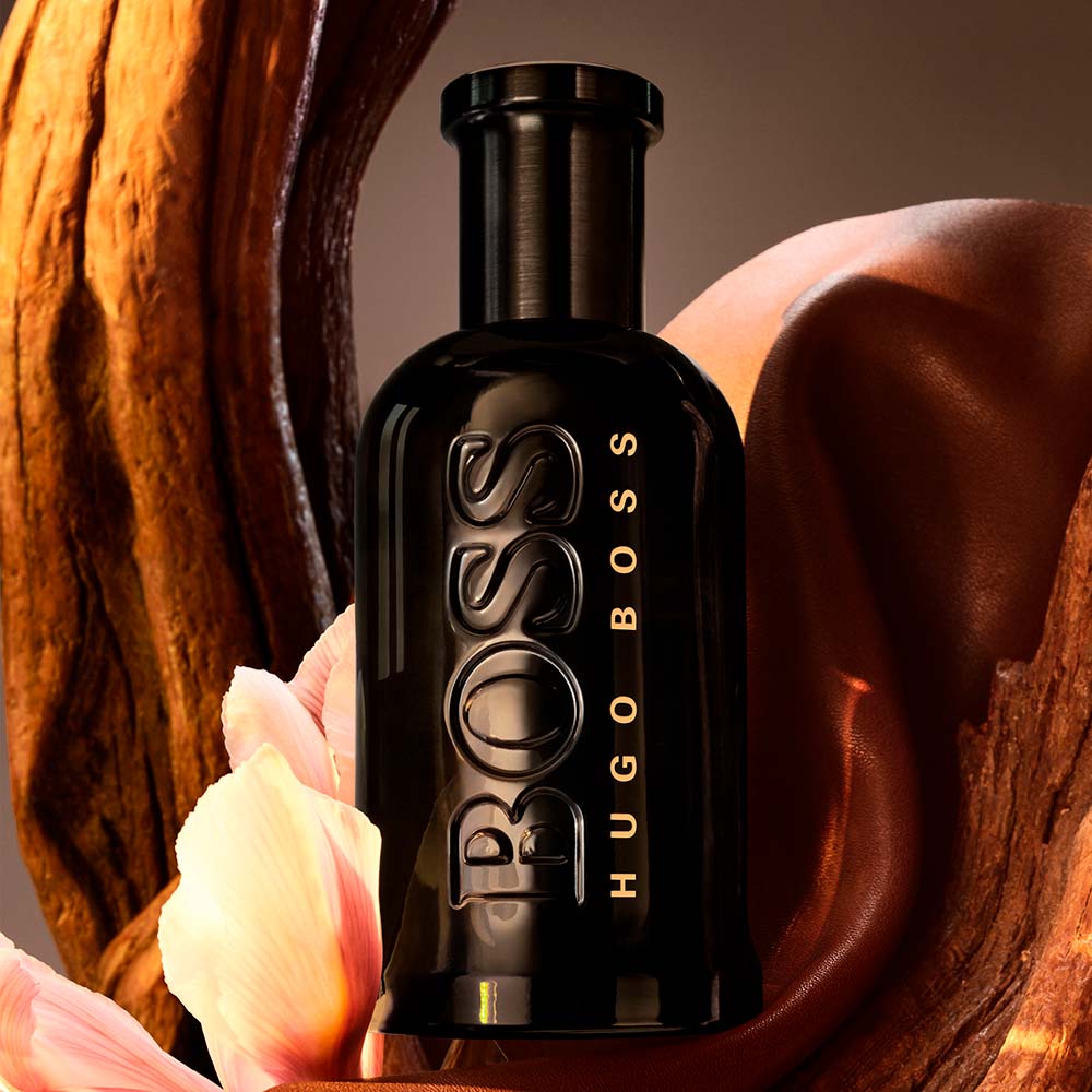 frasco Perfume Masculino Hugo Boss Bottled Night Eau de Parfum detalhe lateral