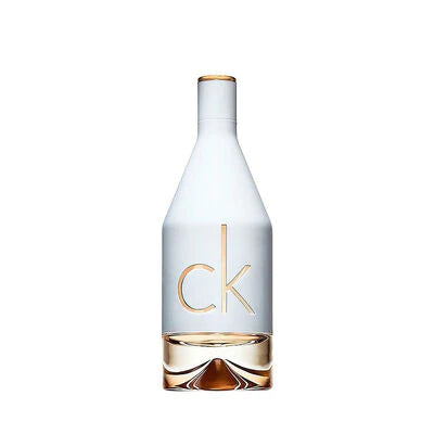 frasco Perfume Feminino Calvin Klein Ck In2U Eau de Toilette frente fundo branco